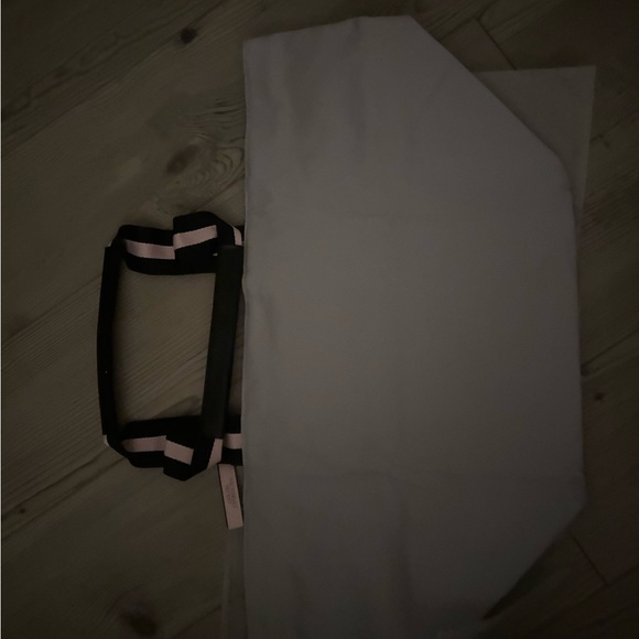 Victoria’s Secret bag - Picture 3 of 3